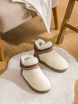 S?et G?r?n?ml? Kad?n Ev Botu