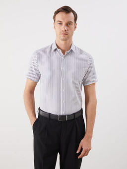 Slim Fit K?sa Kollu ?izgili Erkek G?mlek
