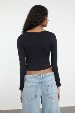 Trendyolmilla Siyah Kare Yaka Dantel Detayl? Crop/K?sa Orme Bluz TWOAW25BZ00007  фото 4