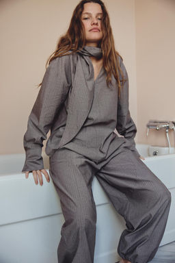 PANTAL?N RAYAS BOMBACHO CINTUR?N / Gris