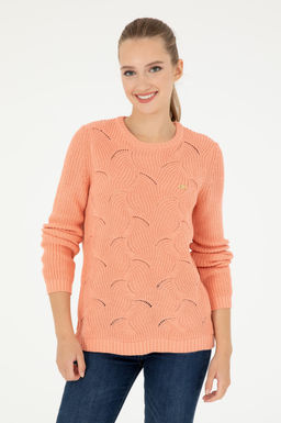 Женский свитер с лососем
