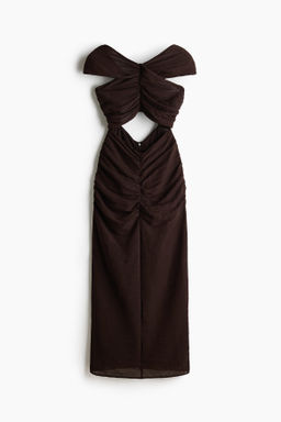 Vestido cut-out con detalle efecto capa