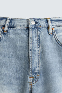 JEANS LIGEROS REGULAR FIT / Azul claro