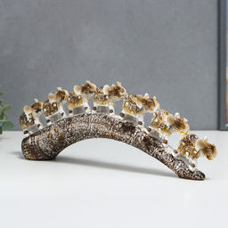 Фигурка полистоун «Семь белых слонов с попоной из арабского ковра на роге», 11.5×31×5 см