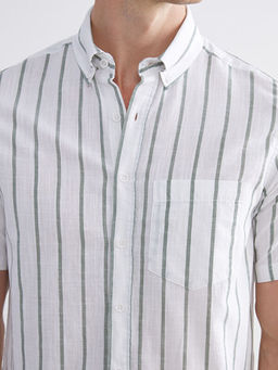 Regular Fit ?izgili Erkek G?mlek