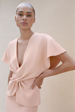 TOP DRAPEADO PUNTO / Rosa pastel