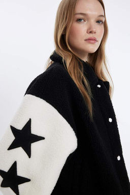 Плюшевая куртка-бомбер с карманами и карманами на кнопках с вышивкой поло большого размера - Defacto фото 7