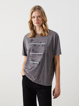 Bisiklet Yaka Bask?l? Oversize Kad?n Ti??rt