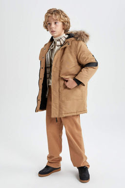 Водоотталкивающее пальто со съемным меховым капюшоном и плюшевой подкладкой для мальчиков - Defacto фото 5