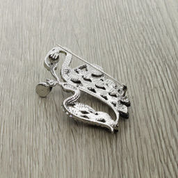 Брошь "Цапли" со вставками из гелиотиса и ювелирного сплава