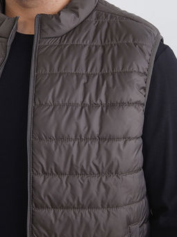 B?y?k Beden Standart Kal?p Dik Yaka Erkek ?i?me Yelek