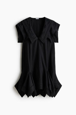Vestido con cuello marinero y bordado ingl?s