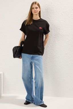 Siyah %100 Pamuk Nak?sl? Oversize/Genis Kal?p Bisiklet Yaka Orme T-Shirt TWOSS24TS00102