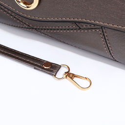 Сумка кросс-боди женская, длинный ремень, на магните, 24×6×14 см, тёмно-серебряная