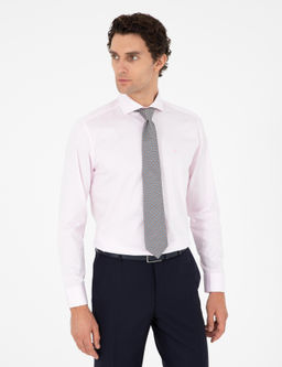 Светло-розовая базовая рубашка современного кроя с длинным рукавом