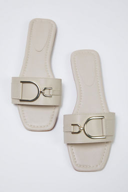 Bej Metal Aksesuar Detayl? Kad?n Terlik TAKSS25TE00015