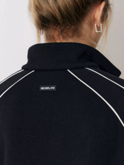 Свитшот с декоративным кантами