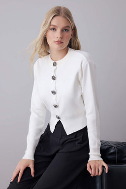 Ekru Premium Iplik/Ozel Iplik Crop Gul Dugmeli Ceket Gorunumlu Triko H?rka TWOAW25HI00110