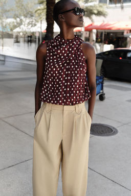 PANTAL?N PINZAS BAJO VUELTA / Camel claro - Zara фото 4