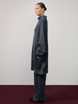 Свитер оверсайз с эффектом garment dye / Zarina  фото 4