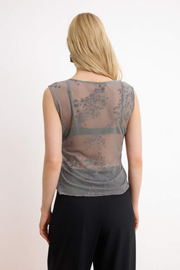 Gri Cicekli Fitted/Vucuda Oturan Kay?k Yaka Kolsuz Tul Orme Bluz TWOSS26BZ00366 - Trendyolmilla фото 4