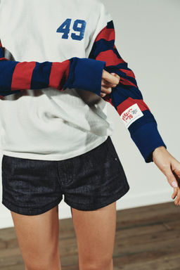 VARSITY STRIPED T-SHIRT