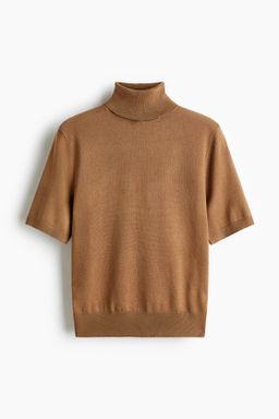 Top de cuello alto en punto fino