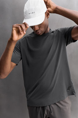 TEXTURED TRAINING T-SHIRT - Zara фото 5