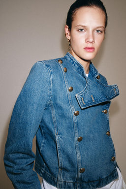 CHAQUETA DENIM HOMBRERAS ZW COLLECTION / Azul lavado - Zara фото 5