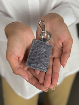 Брелок из кожи крокодила