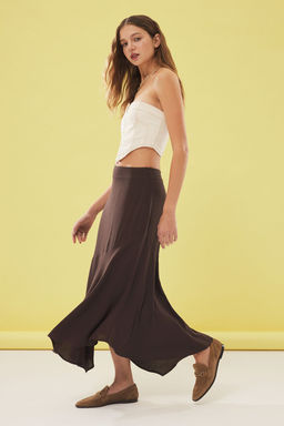 Koyu Kahverengi Dokumlu Kumas Dusuk Belli Ucu Asimetrik Maxi Boy Dokuma Etek TWOSS25ET00078