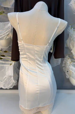 D0158 БЕЛАЯ СОРОЧКА С ПЕРСИКОВЫМ КРУЖЕВОМ