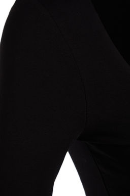 Siyah Pamuklu Esnek Kare Yaka Fitted/Vucuda Oturan Orme Bluz TWOAW24BZ00016