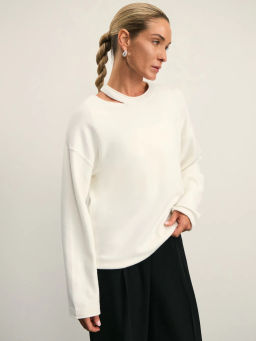 Джемпер с декоративным разрезом / Zarina