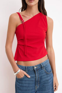 K?rm?z? Fitted/Vucuda Oturan Asimetrik Yaka Tek Kol Kolsuz Krep Orme Bluz TWOSS26BZ00634