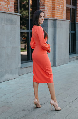 Платье футляр коралловый - Donna saggia фото 2