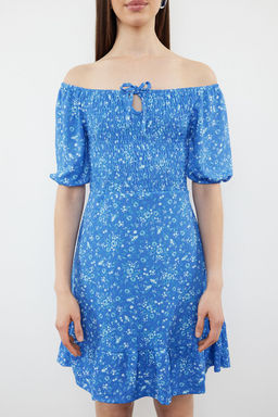 Mavi Cicekli Midi Gipeli Baglama Detayl? Belden Ac?lan Esnek Midi Elbise Orme Elbise TWOSS24EL01059