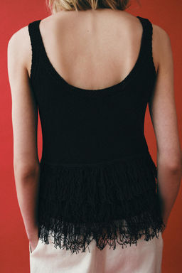 TOP PUNTO FLECOS / Negro