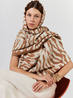 В СОСТАВЕ ШЕРСТЬ И КАШЕМИР Большой, мягкий, теплый однотонный двусторонний палантин