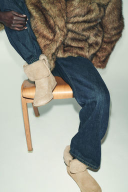 FLAT SPLIT SUEDE ANKLE BOOTS