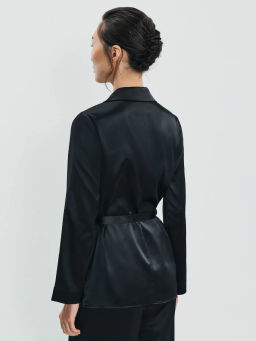 Атласная блузка с отложным воротником и поясом / Zarina