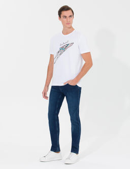 Белая футболка узкого кроя с круглым вырезом