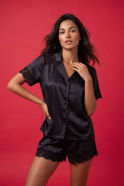 Siyah Dantel Detayl? Saten Sortlu Dokuma Pijama Tak?m? THMSS26PT00102