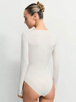 Боди с длинным рукавом и V-образным вырезом / Zarina