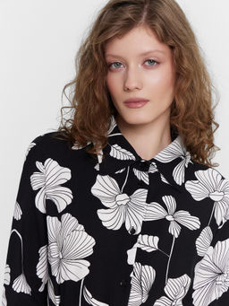 Платье рубашка женское черное с цветочным принтом цветы на черном 152555