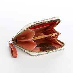 Кошелёк женский на молнии с ремешком, белый