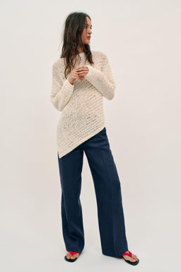 JERSEY OVERSIZE PUNTO BAJO ASIM?TRICO / crudo-blanco