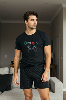 TRENDYOL MAN Siyah Regular Game Bask?l? Orme Sortlu Pijama Tak?m? TMNSS25PT00077