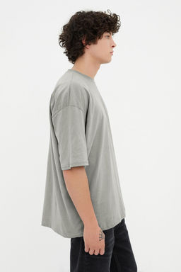Gri Basic %100 Pamuklu Bisiklet Yaka Oversize/Genis Kesim K?sa Kollu T-Shirt TMNSS22TS0318
