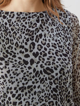 Kay?k Yaka Leopar Desenli Kad?n Bluz